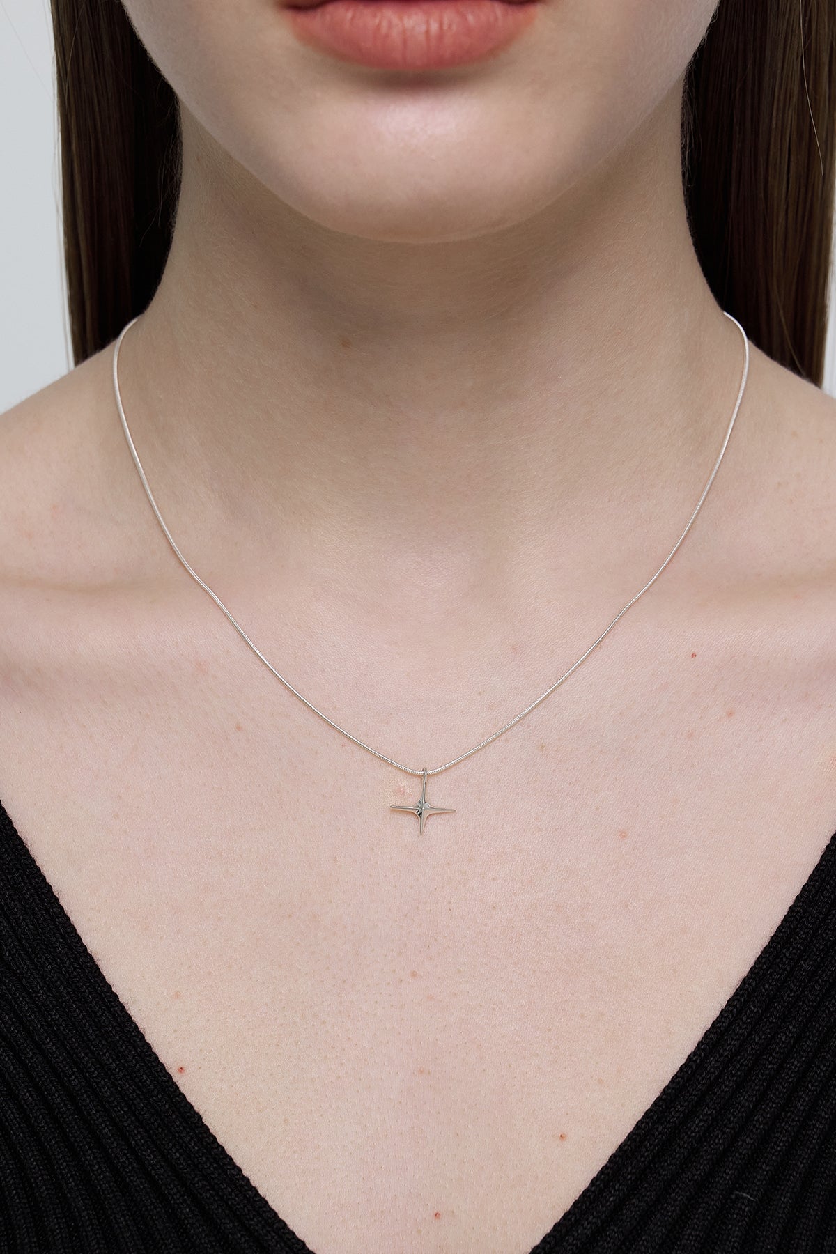 (MONDAY EDITION) FLEETING LIGHT NECKLACE