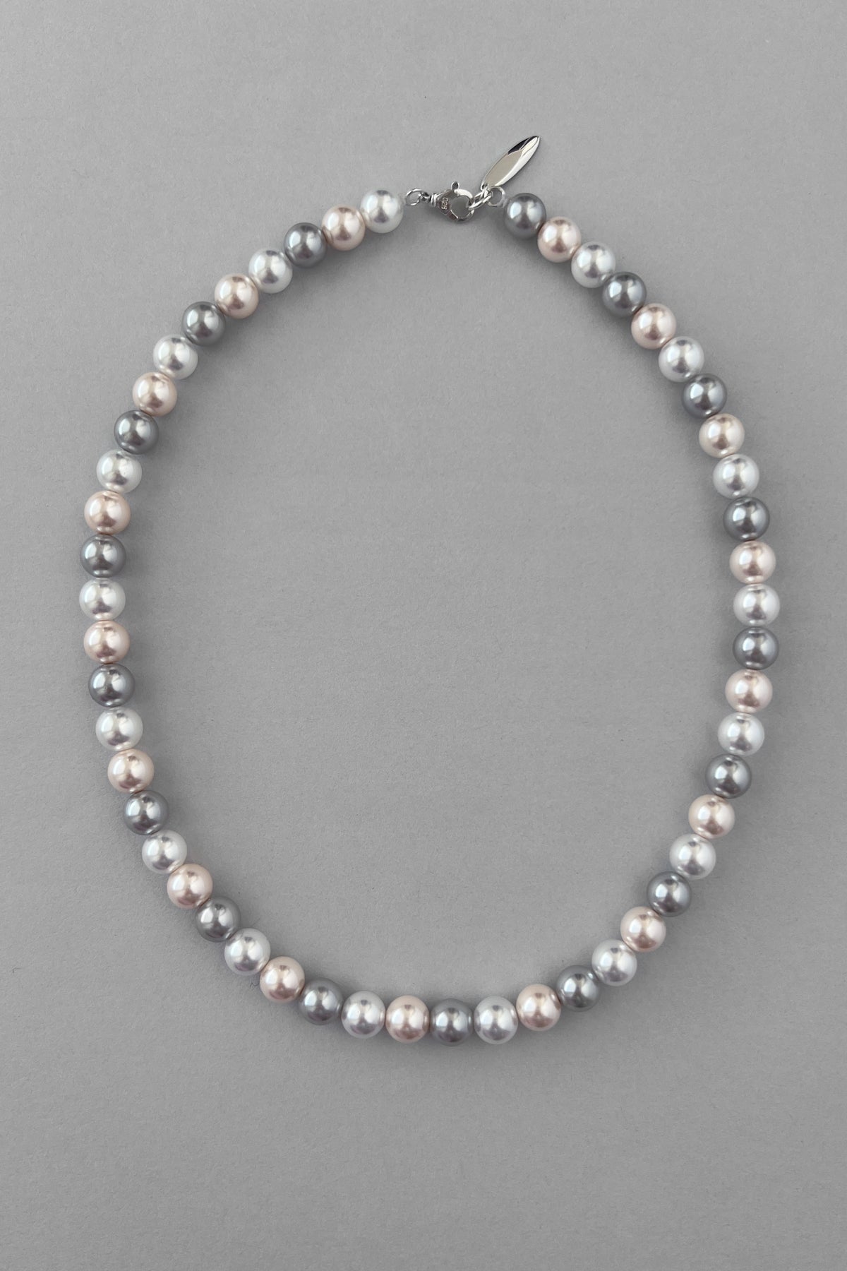 ((MONDAY EDITION) BLUSHING PEARLS NECKLACE