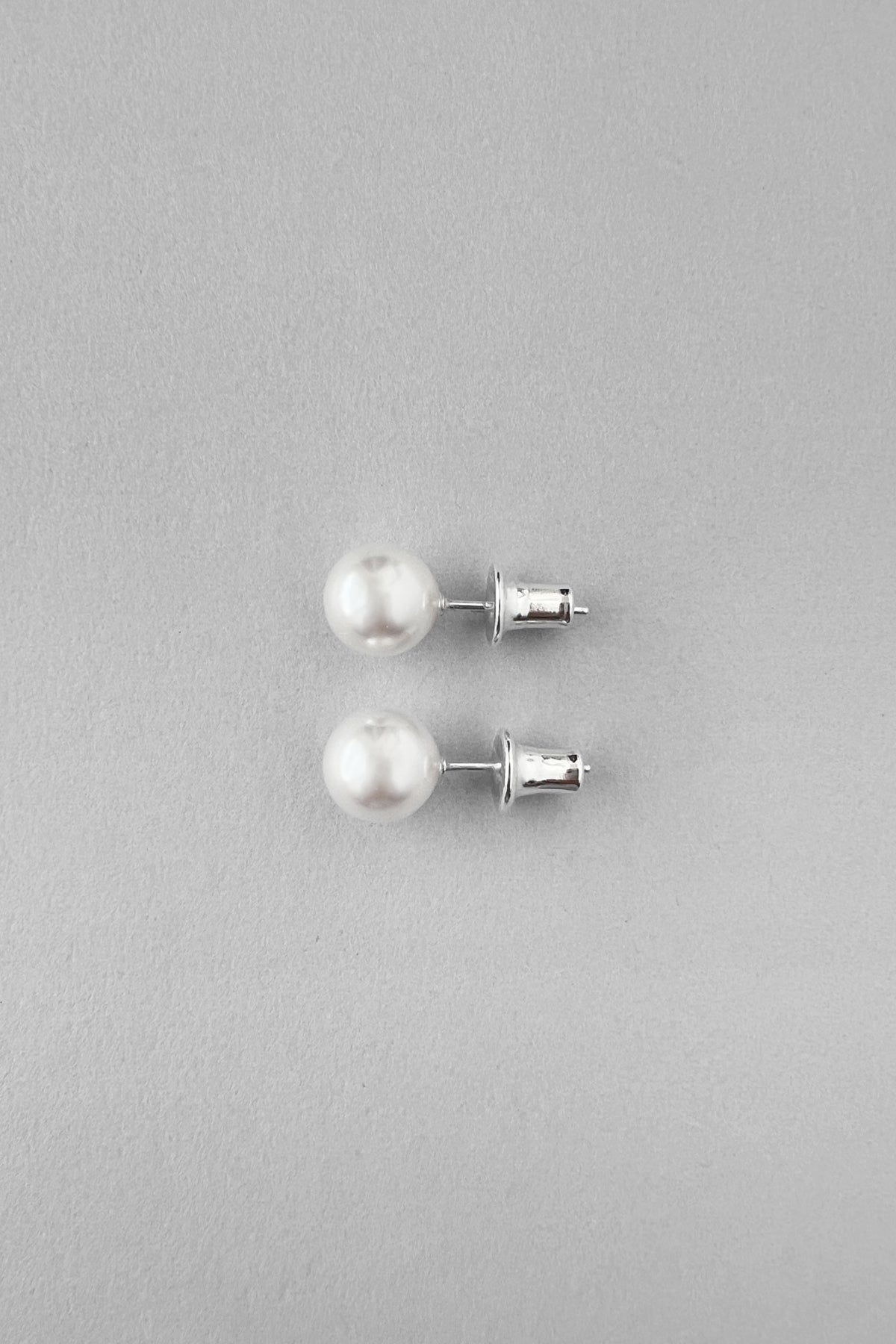 (MONDAY EDITION) EVERYDAY PEARL EARRINGS - 8MM