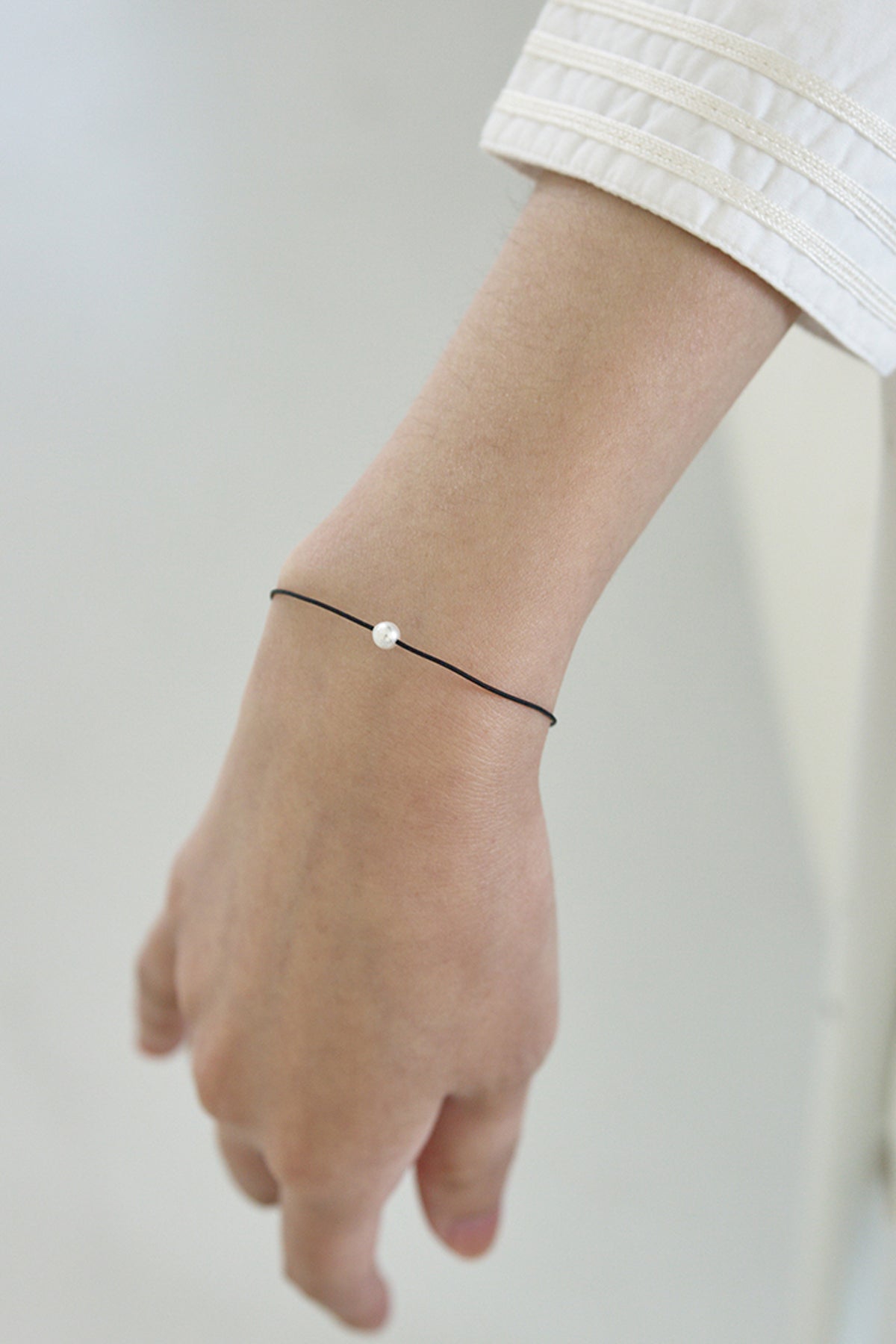 (MONDAY EDITION) PEARL STRING BRACELET