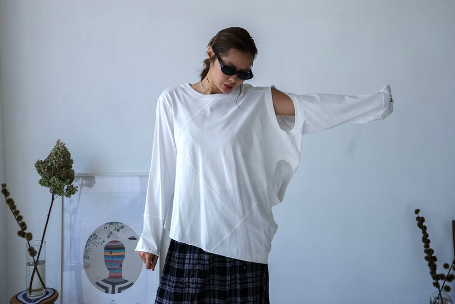 ( WHITE / BLACK ) IRREGULAR LONG SLEEVE TOP *LAST 2*