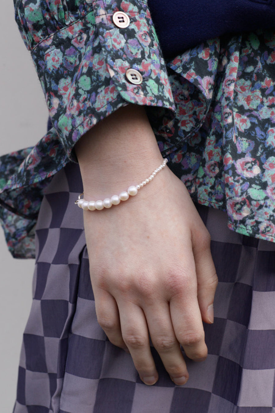 ( MONDAY EDITION )
THE MIXED PEARL BRACELET