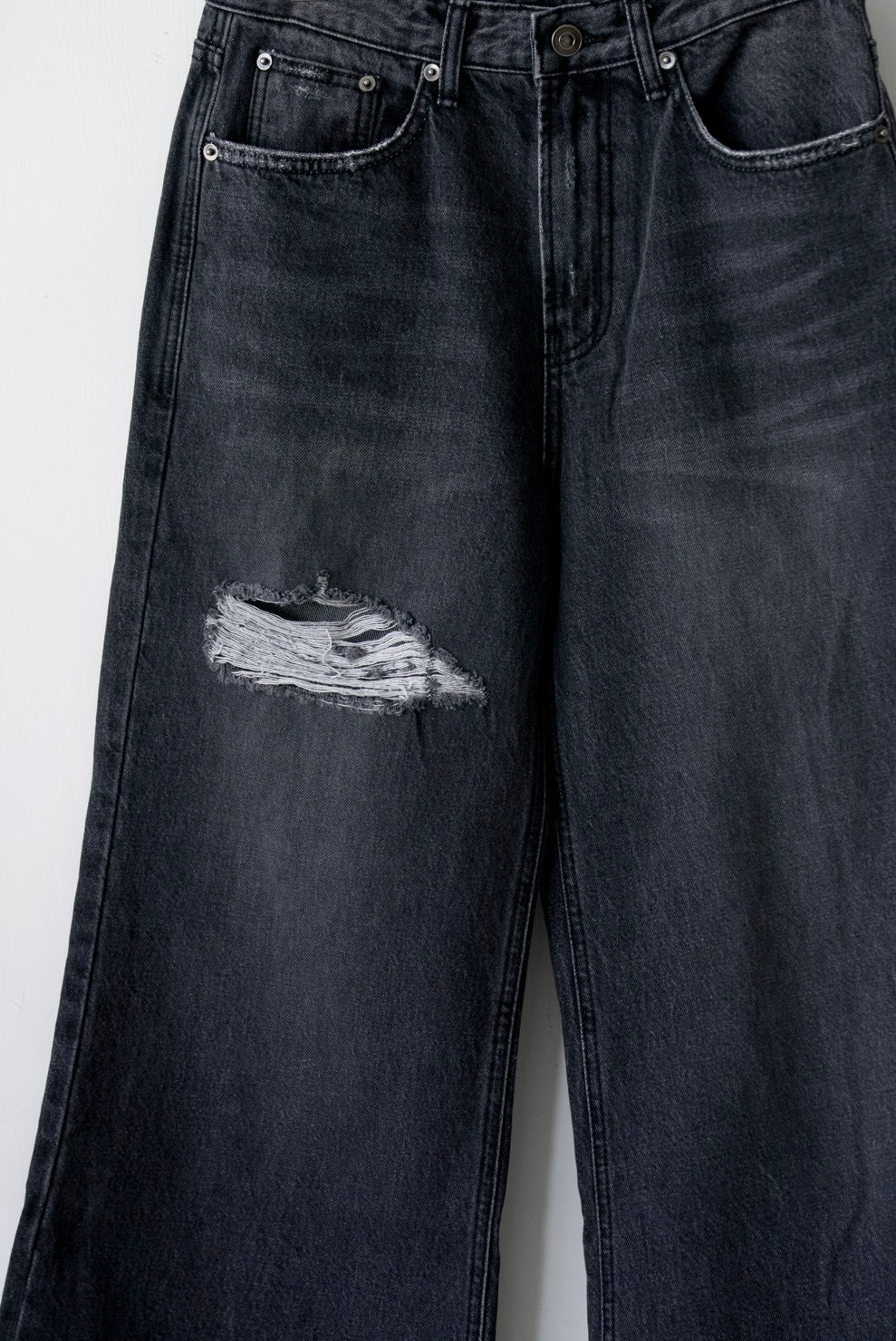 WASHED GREY RIPPED JEANS *BEST BUY*
