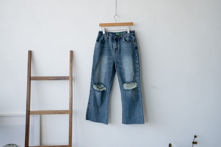 PETITE FIT RIPPRD DENIM JEANS