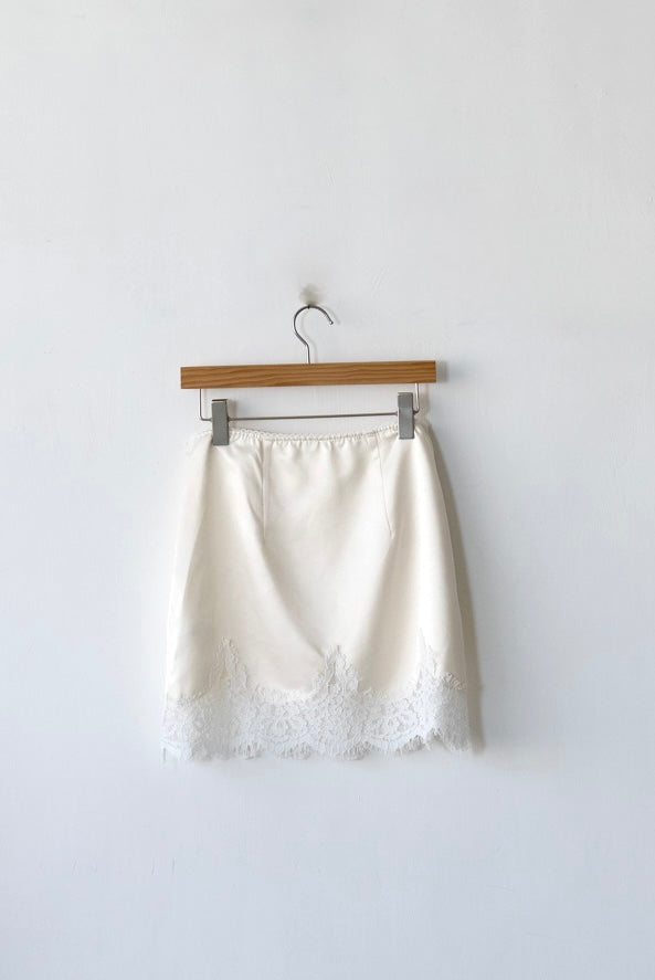 ( WHITE / BLACK ) LACE TRIMMED SATIN MINI SKIRT *BEST BUY* ( PRE ORDER )