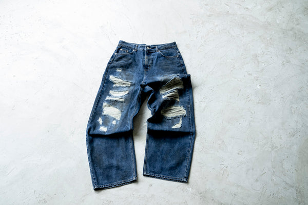 INDIGO DISTRESSTED JEANS