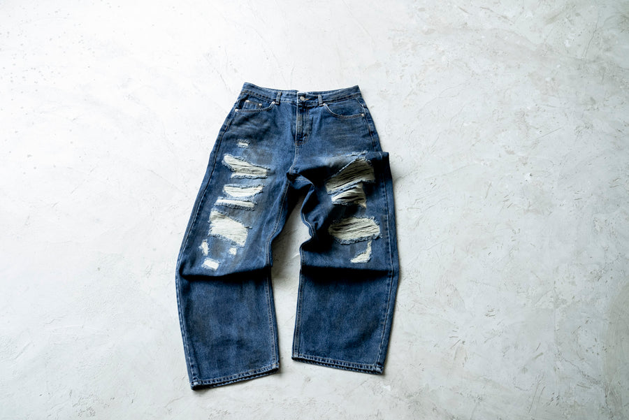 INDIGO DISTRESSTED JEANS
