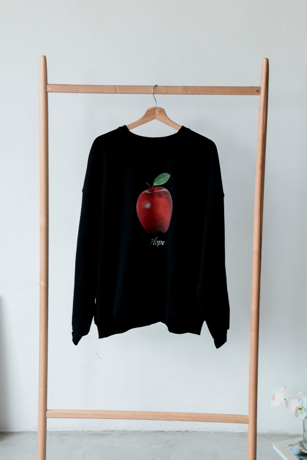 ( GREY / BLACK ) APPLE SWEATSHIRT