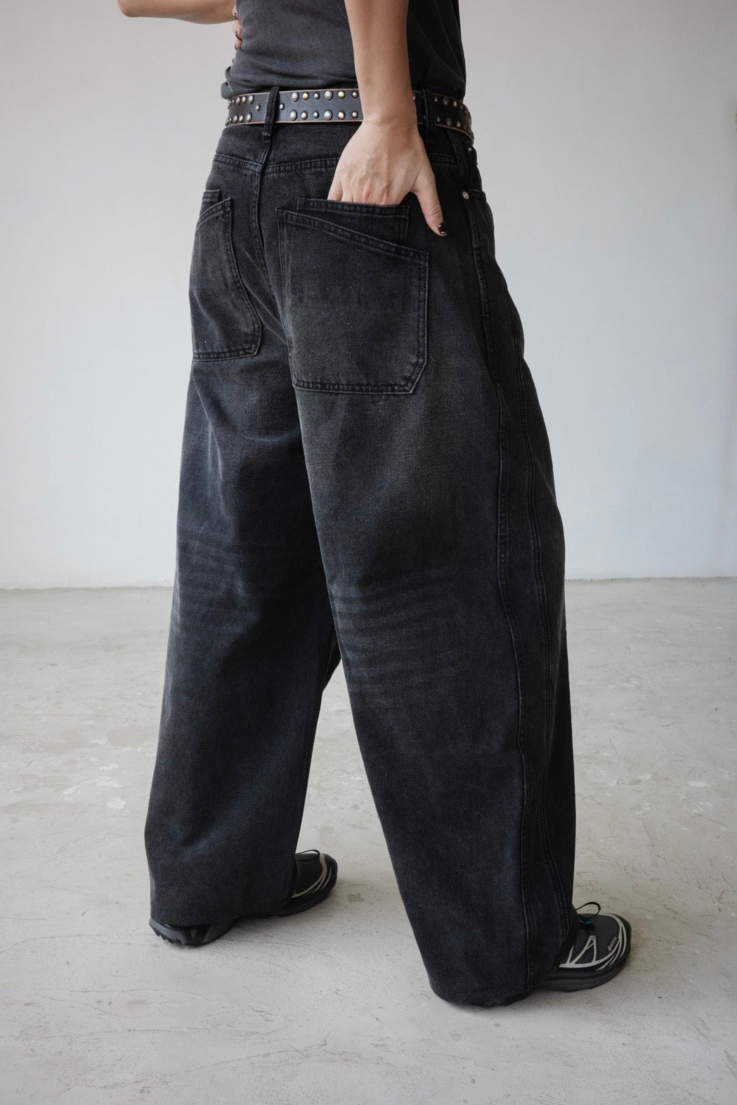 WASHED BLACK 3D CURVED WIDE LEG JEANS
