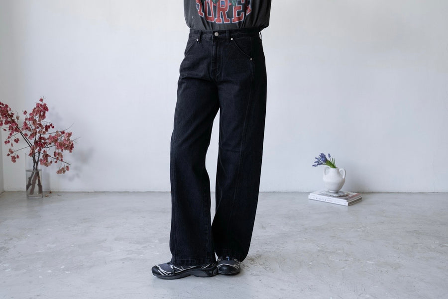 BLACK DAILY STRAIGHT LEG JEANS