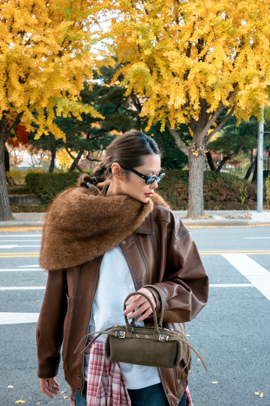 ( BEIGE / KHAKI ) SUEDE BUCKLED BAG