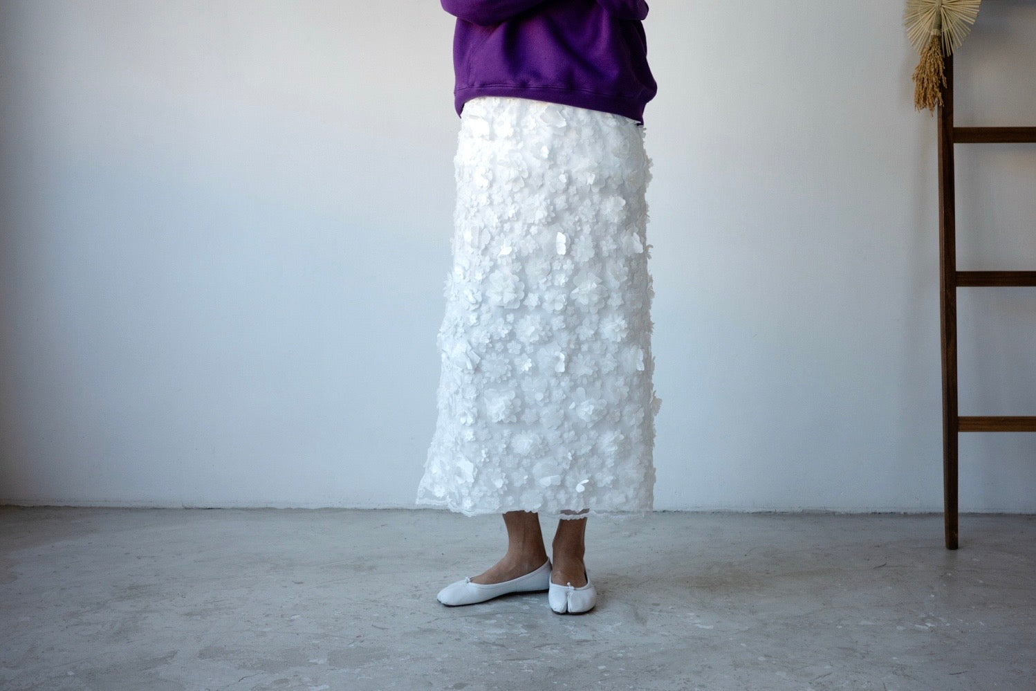 WHITE FLOWER ORGANZA MIDI SKIRT