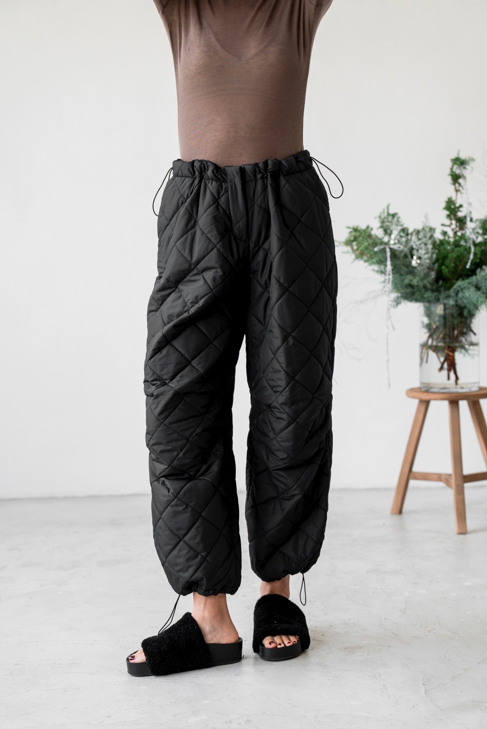 ( BLACK / WHITE ) PADDED SHELL PANTS