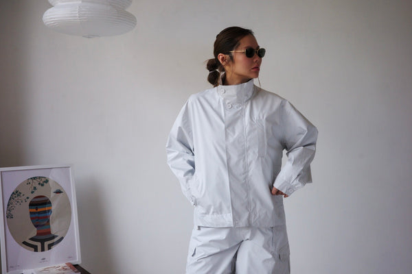 ( BLACK / WHITE ) NYLON MINIMALIST STAND UP COLLAR  WINDBREAKER