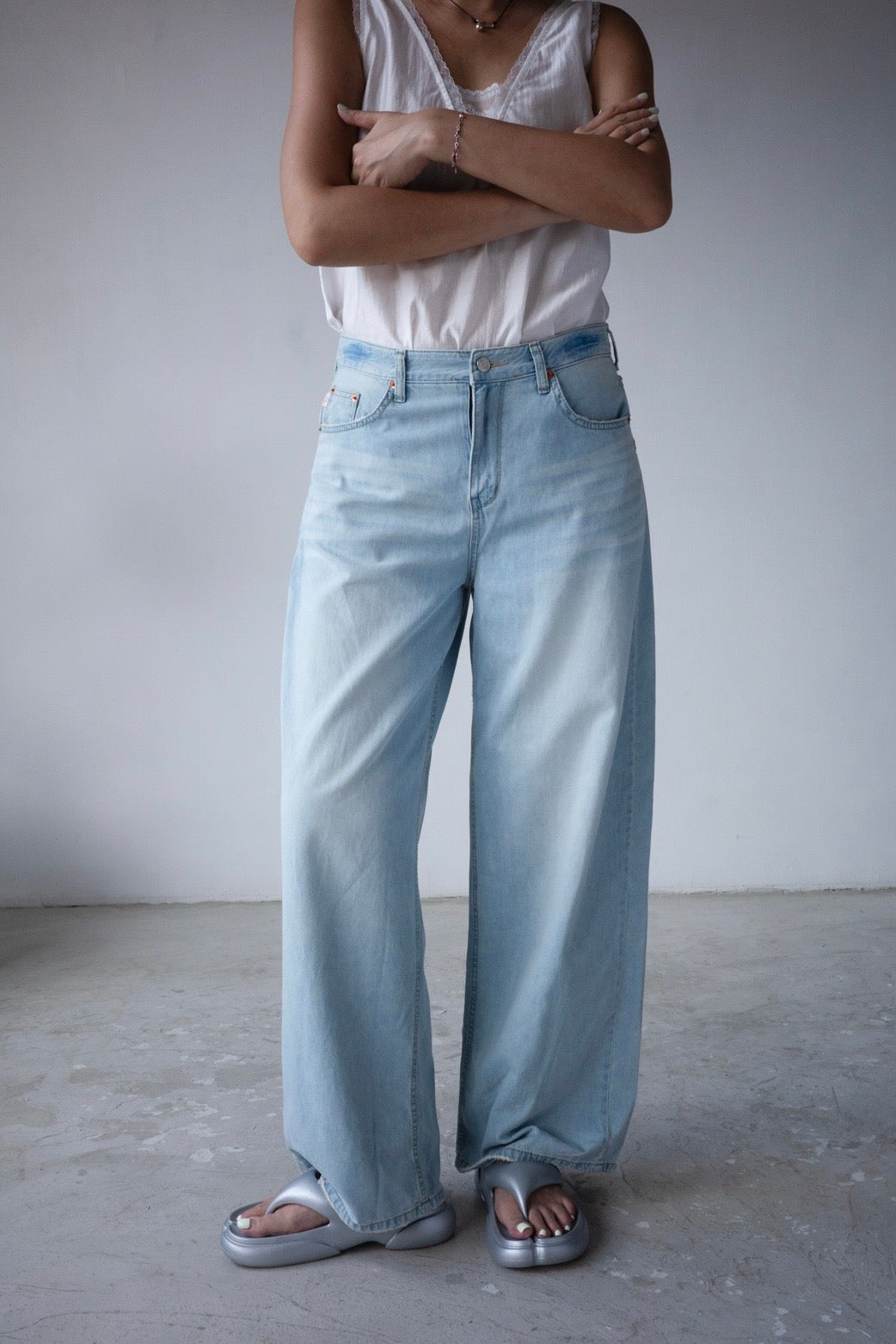 LIGHT WASHED SOFT DENIM