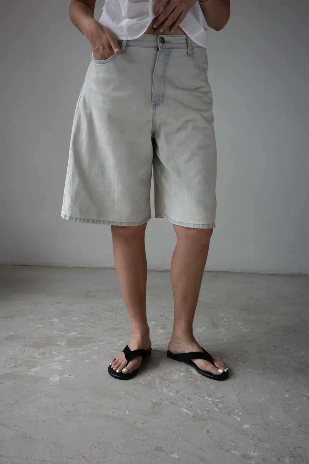 MINIMALIST LIGHT BLEACHED DEMIN JORTS ⭐️BEST BUY⭐️