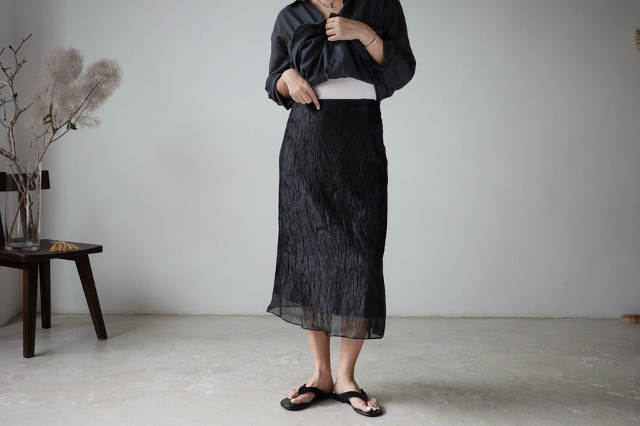 BLACK WRINKLED CHIFFON MIDI SKIRT *LAST 2*