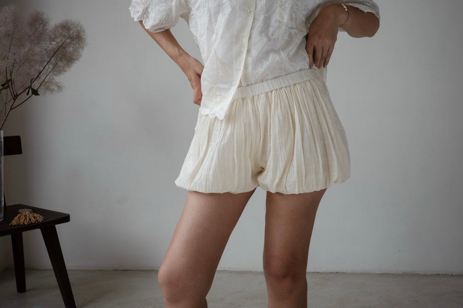 ( BEIGE / BLACK ) WRINKLED BALLON SHORTS *LAST 2 *