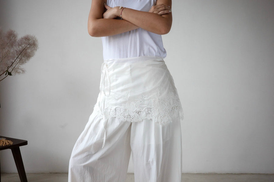 PREMIUM WHITE SILKY LACE WRAP *LAST 2*