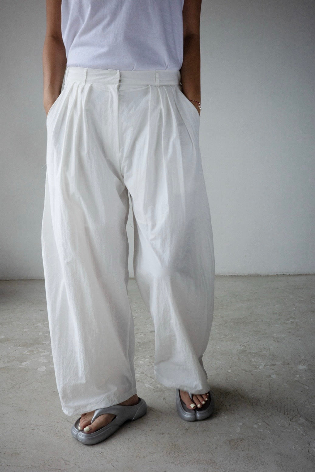 ( WHITE / ASH GREEN ) PLEATED COMFY SUMMER PANTS