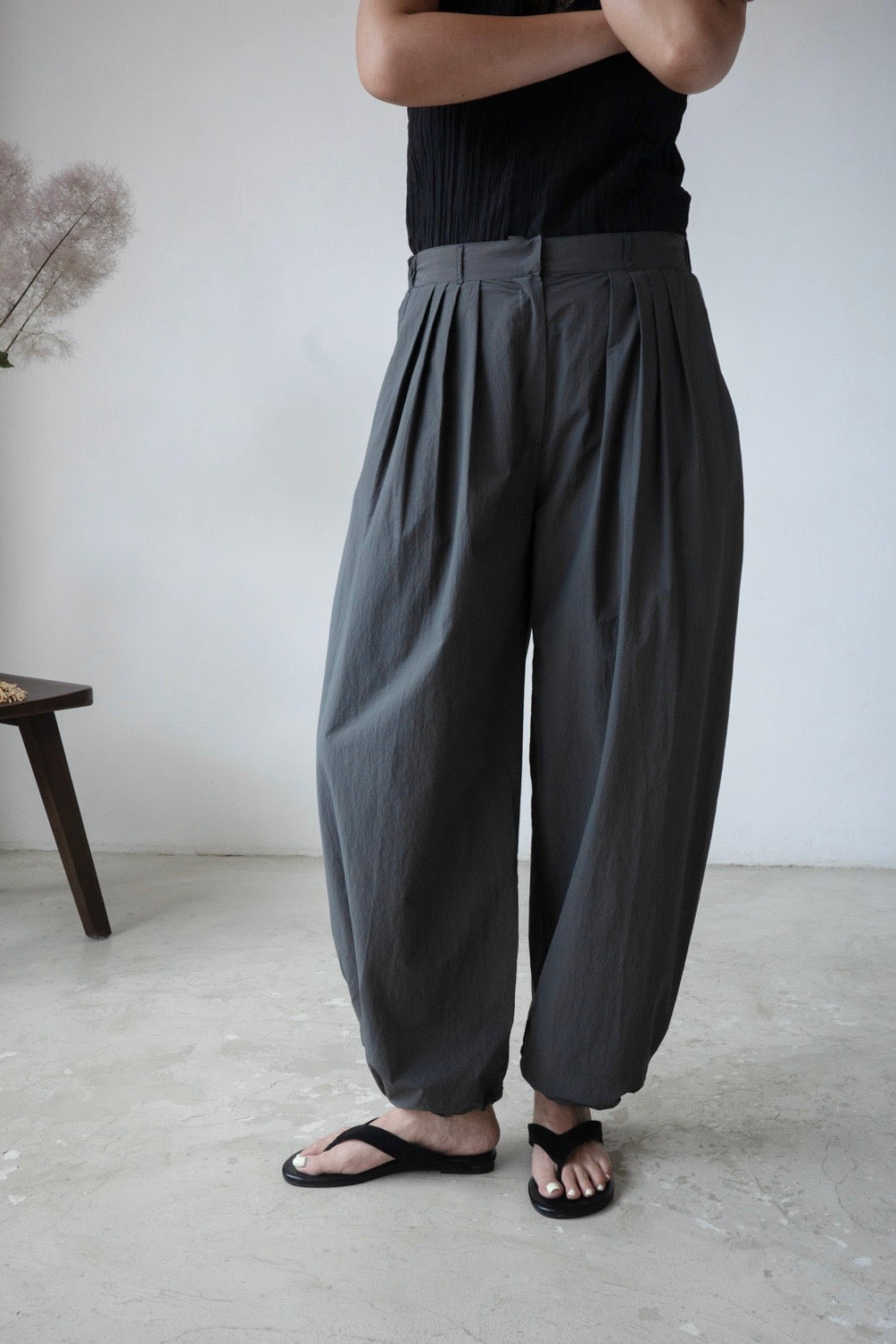 ( WHITE / ASH GREEN ) PLEATED COMFY SUMMER PANTS ⭐️BEST BUY⭐️ *LAST ONE*