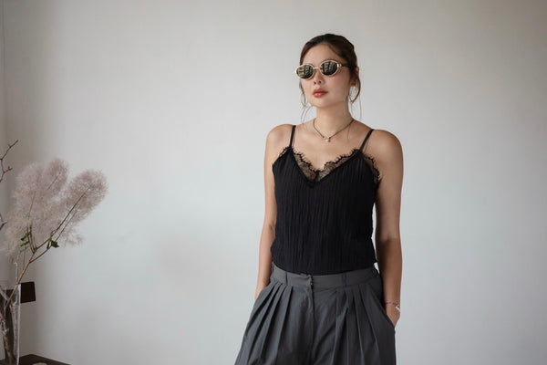 BLACK LACE TRIMMED WRINKLED CAMI