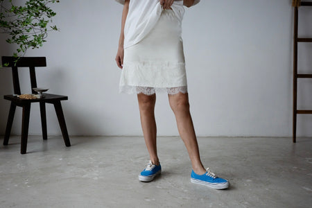 BUTTER SATIN LACE TRIMMED SKIRT