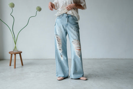 LIGHT WASHED RIPPED JEANS 🌟BEST BUY🌟 *LAST ONE*