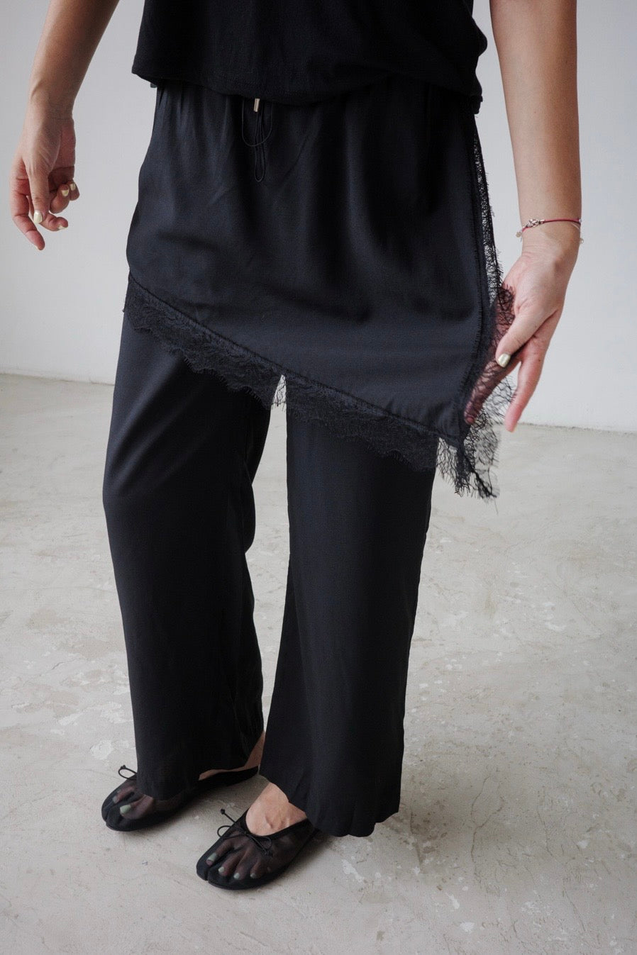 ( WHITE / BLACK ) LACE WRAPS SUMMER PANTS