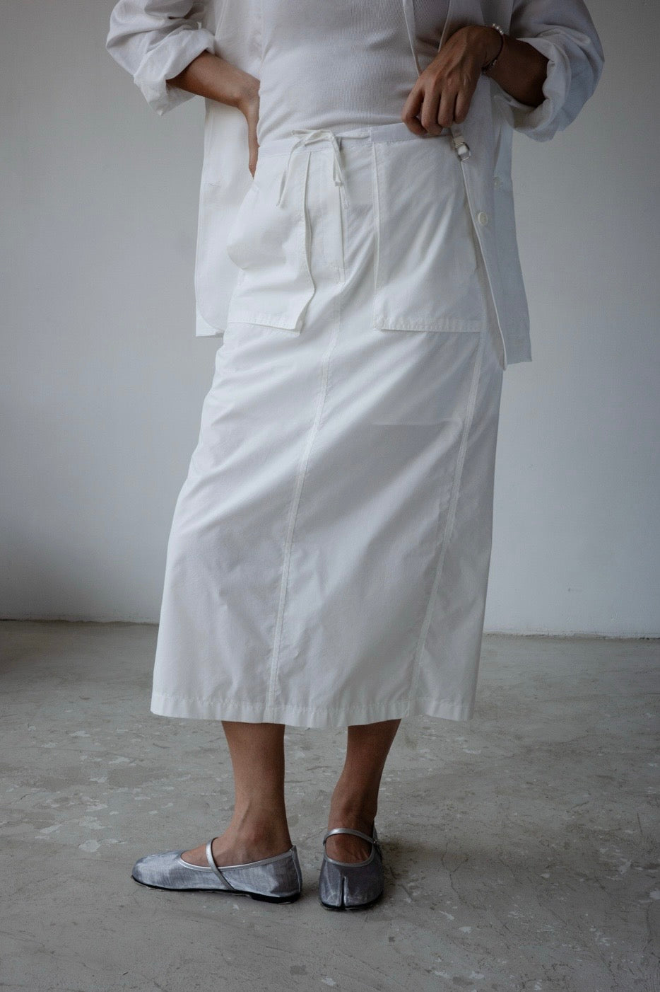 ( WHITE / CHARCOAL ) COTTON POCKET SKIRT