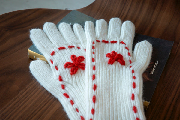 WHITE 🌺 GLOVES *LAST ONE*