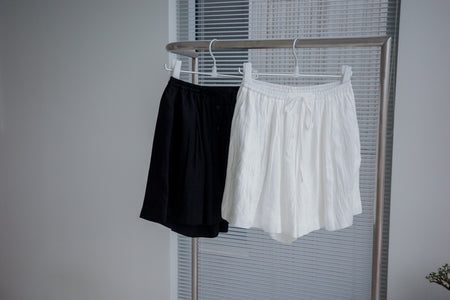 ( WHITE / BLACK ) WRINKLED SATIN SHORTS 🌟