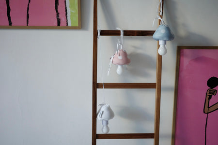 GLOSSY POLKA DOT MUSHROOM LAMP