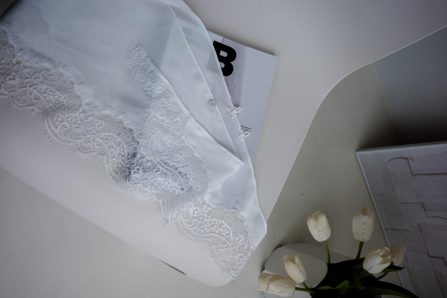 ( BLACK / WHITE ) LACE TRIMMED SILKY WRAP ⭐️BEST BUY⭐️