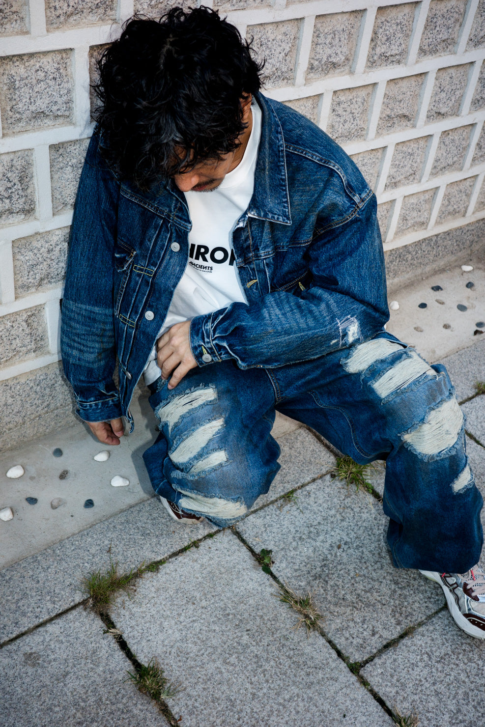 INDIGO DISTRESSTED JEANS