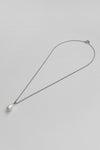 ( MONDAY EDITION )
 TEARDROP PEARL PENDANT NECKLACE